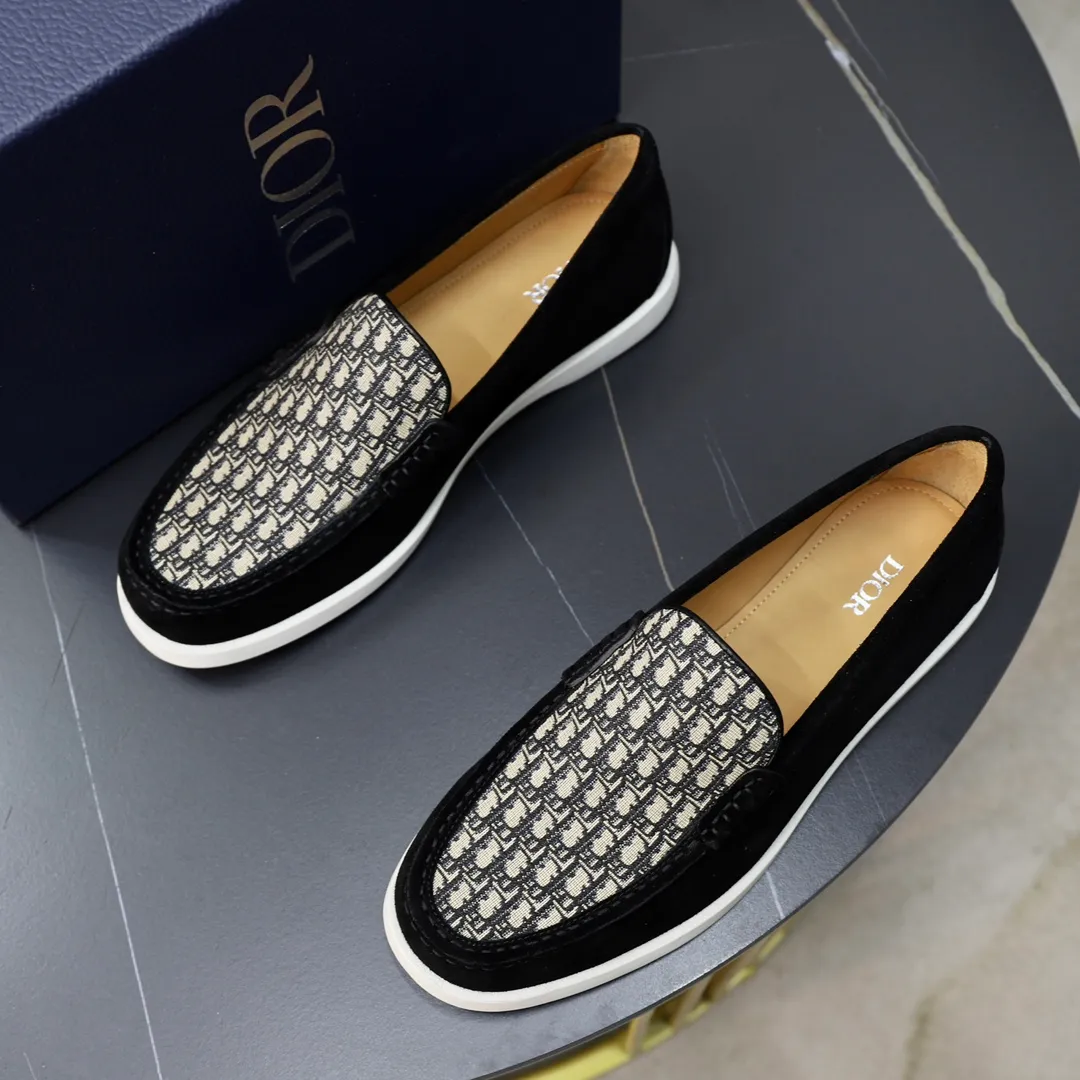 Ex-factory price: 540🙅‍♂️🙅‍♂️🙅‍♂️ Brand: Dior DIOR Standard code: Men's code 38/44 (45 can be customized) Grade: Same as the official website Material: Original cowhide stitching, cowhide lining, original TPU wear-resistant soft outsole Style categories: Leisure and sports version, footwear for driving, young fashion, European and American trends, British style Color: actual picture color